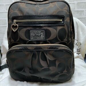 Coach Daisy Signature Backpack for Sale up to 90% Off: Poshmark Coach Daisy Signature Backpack for Sale up to 90% Off: Poshmark